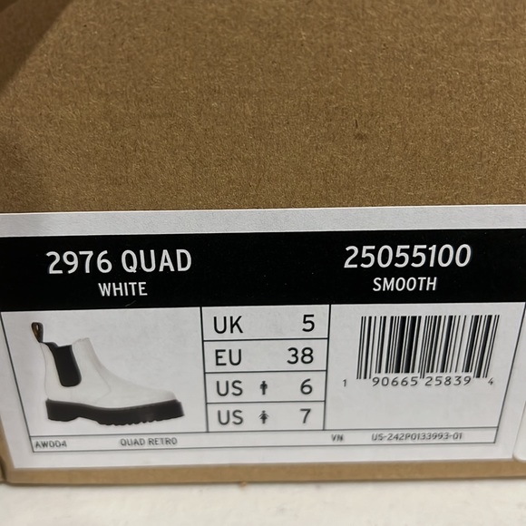 Dr. Martens 2976 Quad Smooth Leather Platform Chelsea Boot - Picture 5 of 8